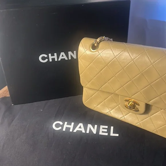 🔥Authentic Chanel medium Double Flap Classic Handbag🔥 - Picture 4 of 17